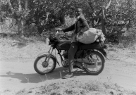 Muž na motocyklu