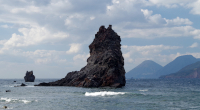 Sopečné věže u ostrova Vulcano